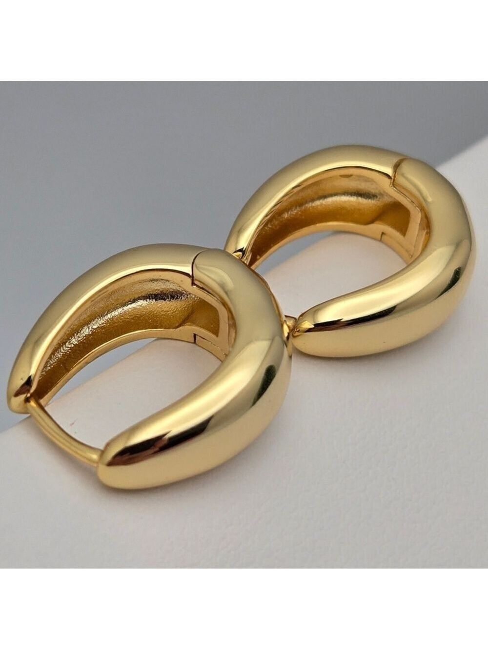 Gold-Tone Wide Chunky Dome Huggie Hoop Earrings EVRY 3/4” NWOT